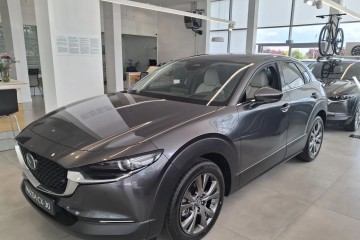 Mazda CX-30 Takumi z białym wnętrzem + zabezpieczenie lakieru